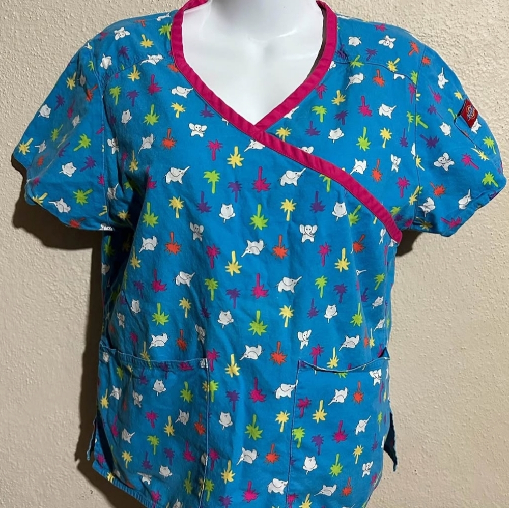 ✨Dickies Blue Floral Scrub Top